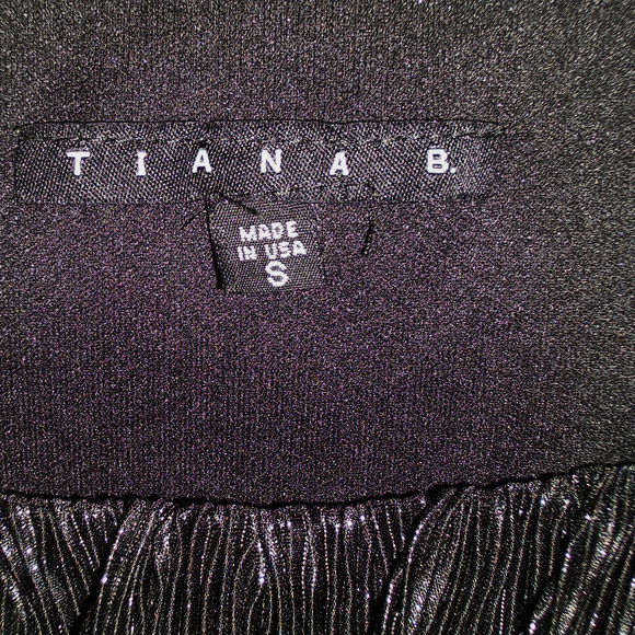 Robe Noire Tiana B Taille 20 - Neuve Sans étiquettes, Coupe Patineuse (A-Line), Longueur Genoux